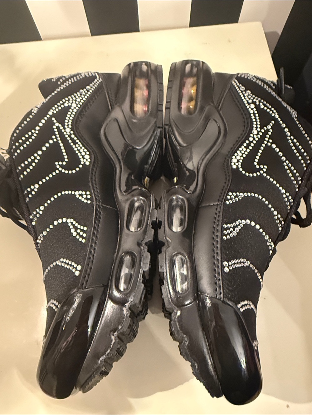 Nike Black womens Rhinestone-Accent Sneakers size 7 BNWOB - Picture 4 of 6